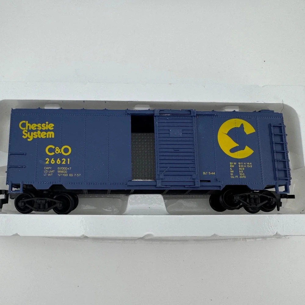 Life-Like HO‎ Scale Chessie System C&O 26621 Blue Boxcar Model Train Car